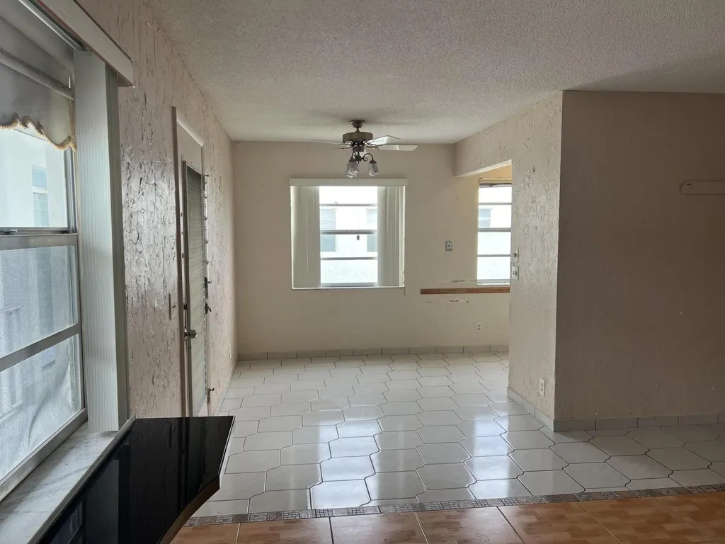 424 Saxony Delray Beach FL 33446