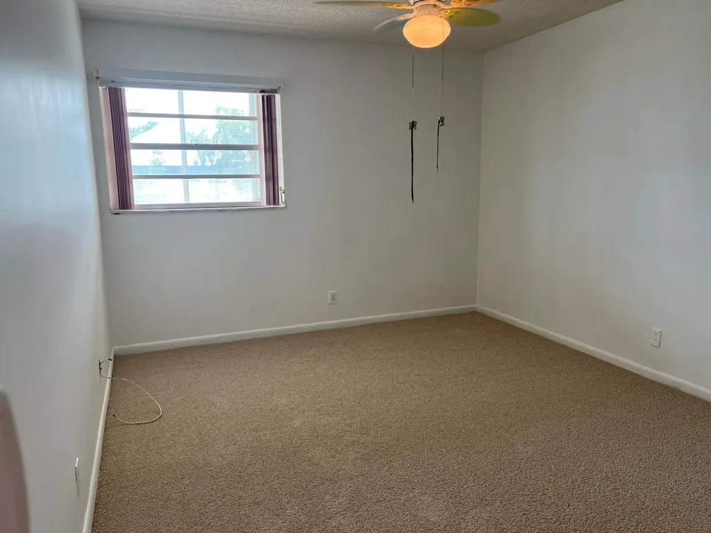 424 Saxony Delray Beach FL 33446