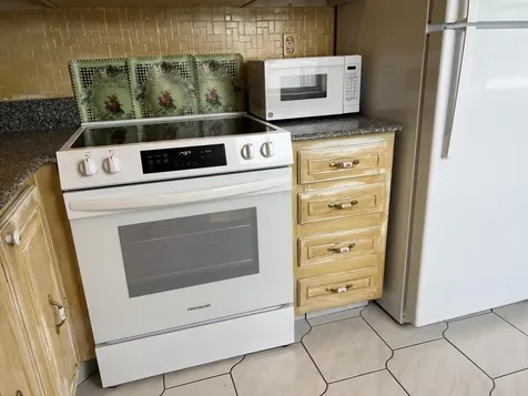 424 Saxony Delray Beach FL 33446