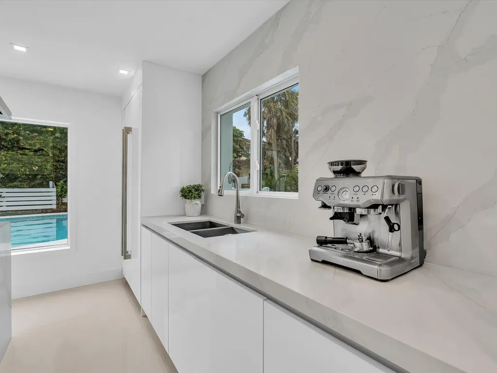 1903 Bay Drive Pompano Beach FL 33062