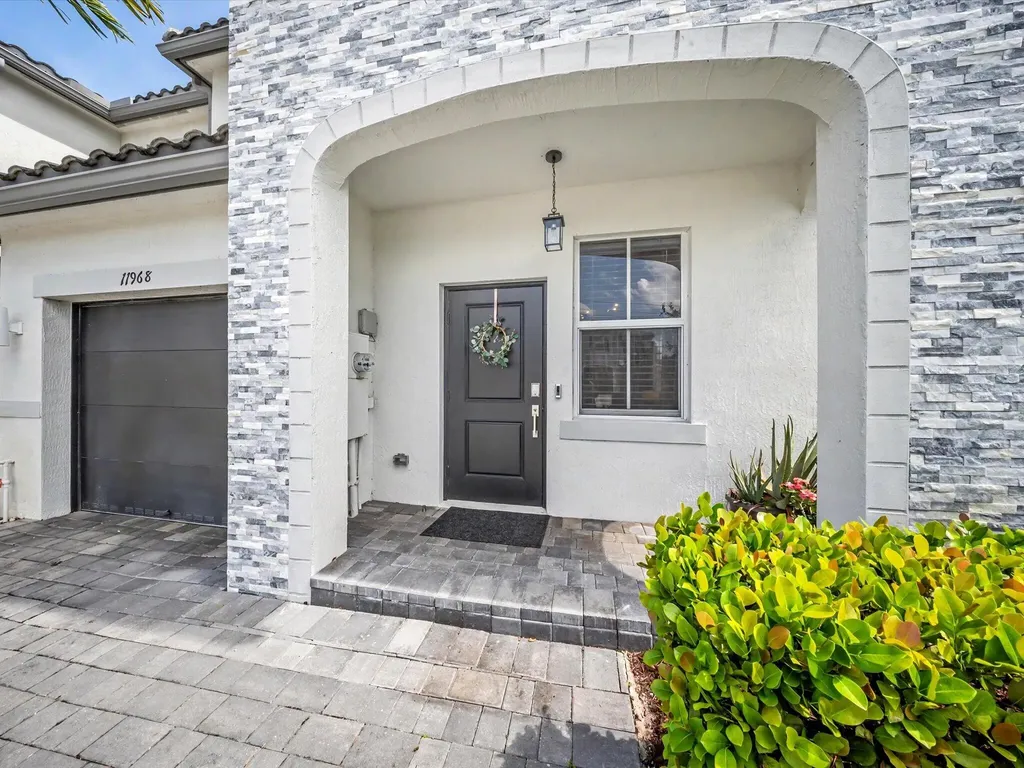 11968 NW 47th Manor Coral Springs FL 33076