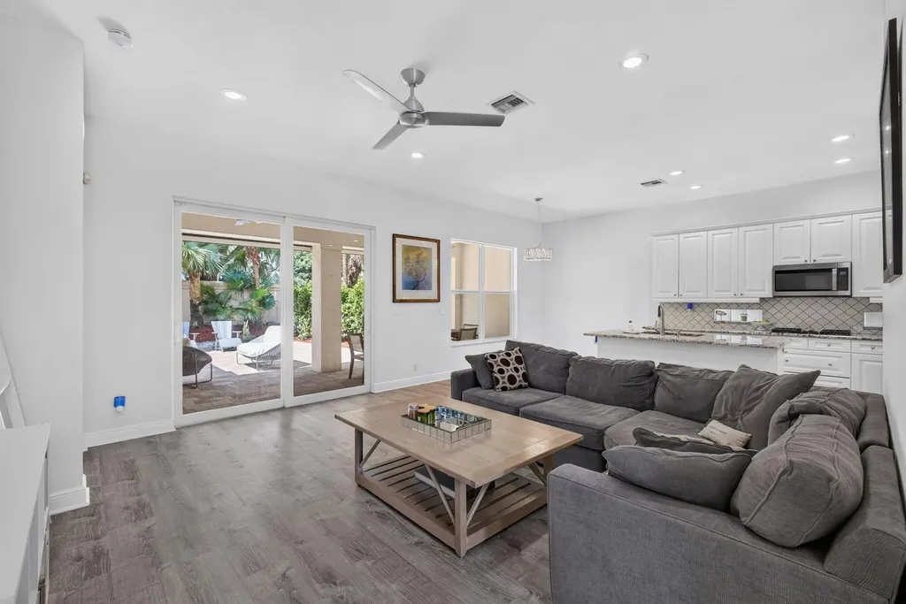 136 Casa Grande Court Palm Beach Gardens FL 33418