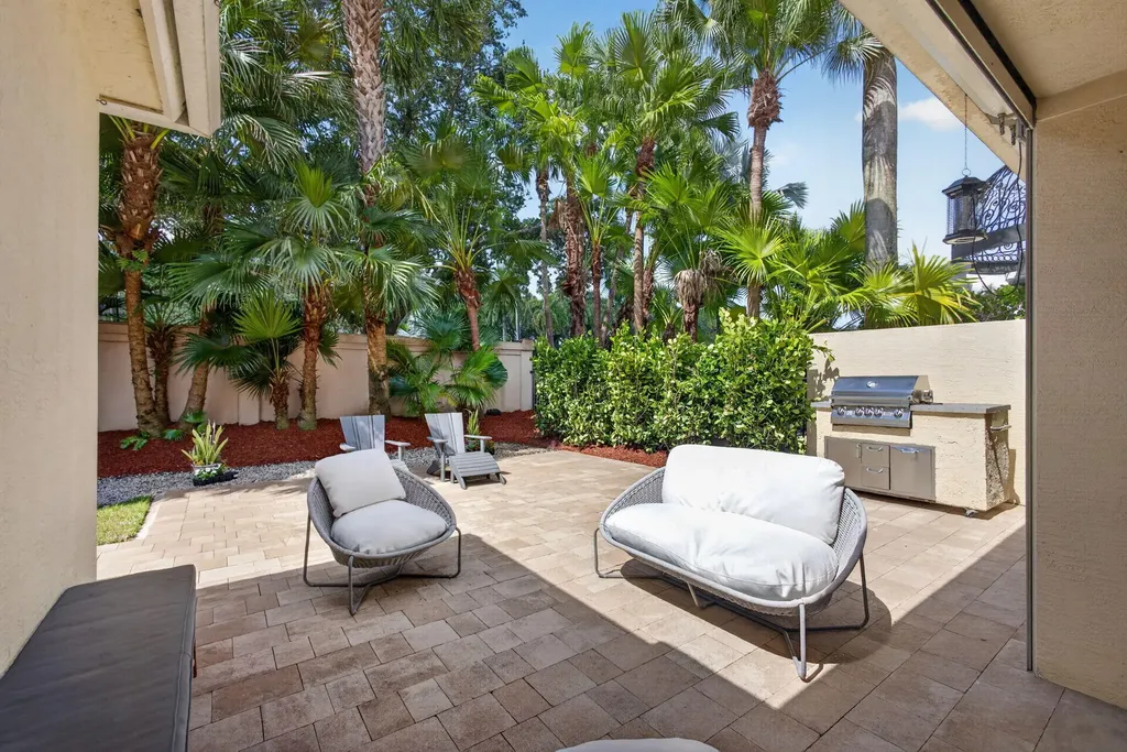 136 Casa Grande Court Palm Beach Gardens FL 33418