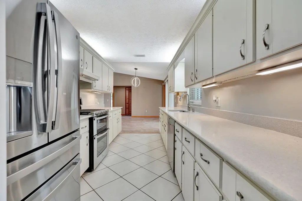661 SE Crescent Avenue Port St Lucie FL 34984