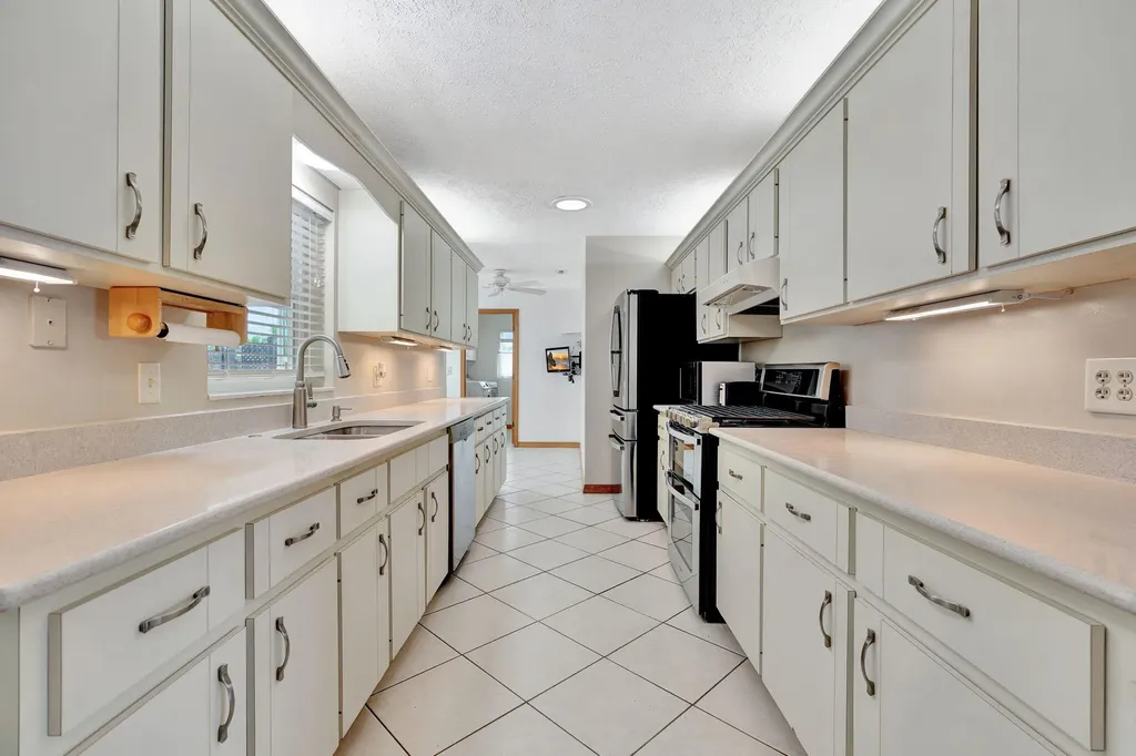 661 SE Crescent Avenue Port St Lucie FL 34984