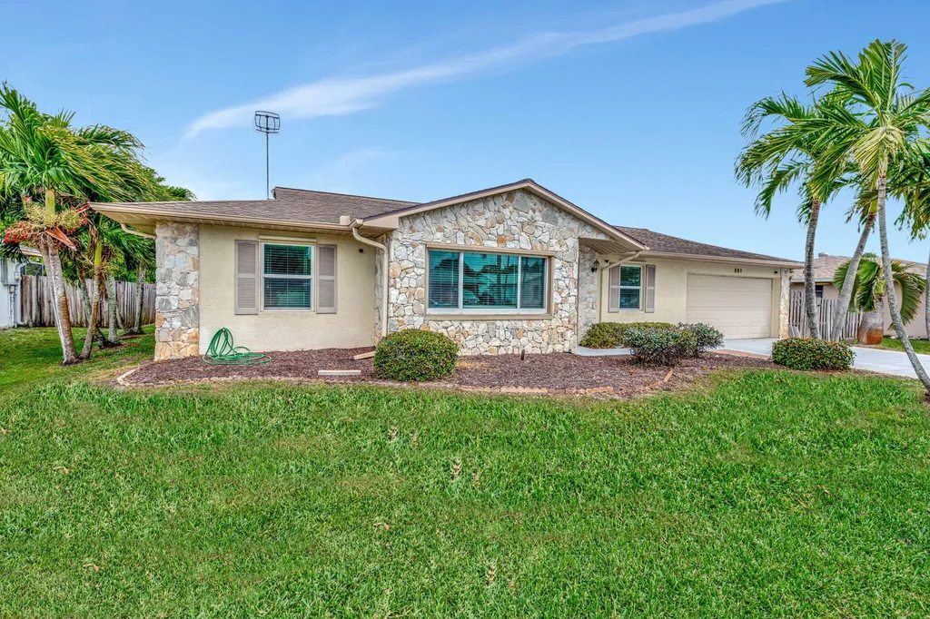 661 SE Crescent Avenue Port St Lucie FL 34984