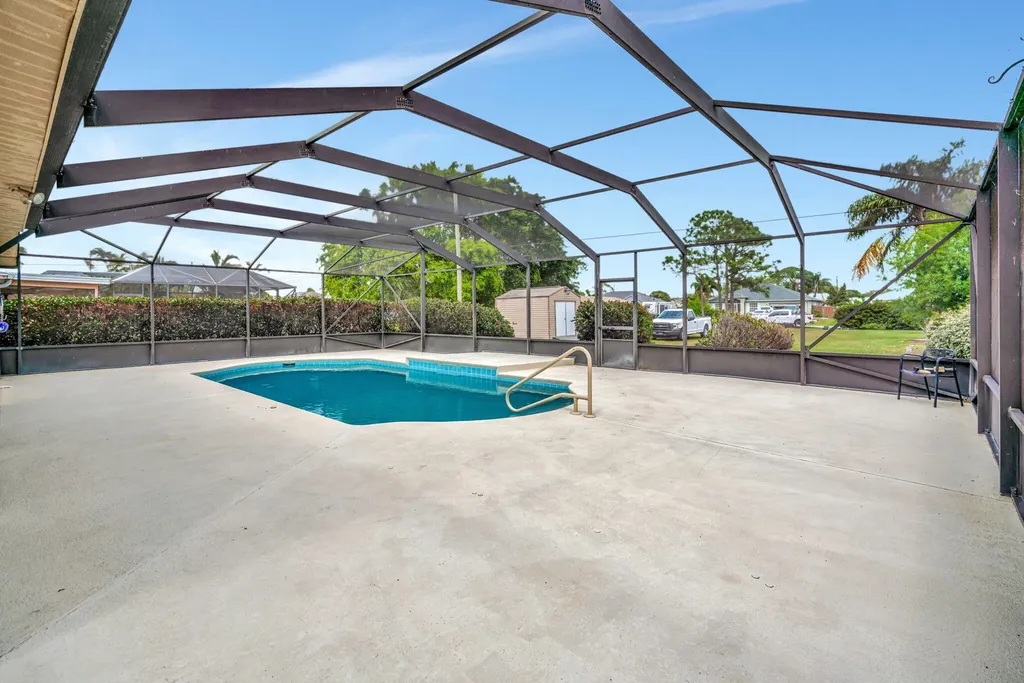 661 SE Crescent Avenue Port St Lucie FL 34984