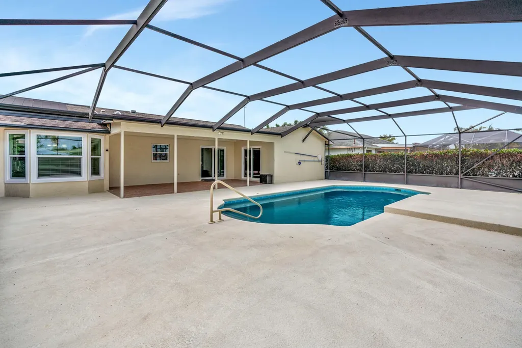 661 SE Crescent Avenue Port St Lucie FL 34984