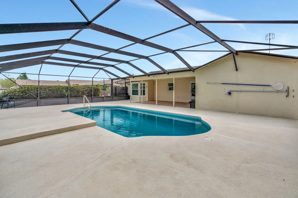 661 SE Crescent Avenue Port St Lucie FL 34984