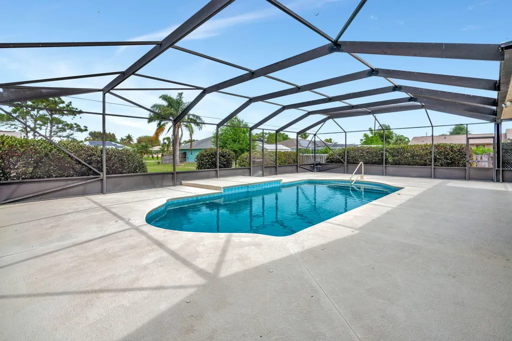 661 SE Crescent Avenue Port St Lucie FL 34984