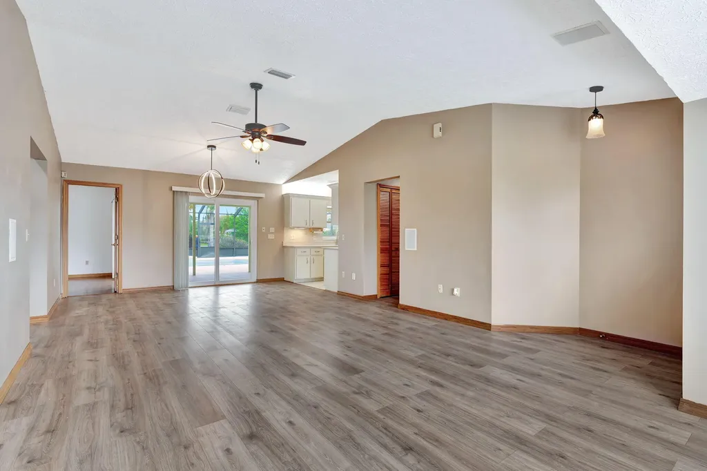 661 SE Crescent Avenue Port St Lucie FL 34984