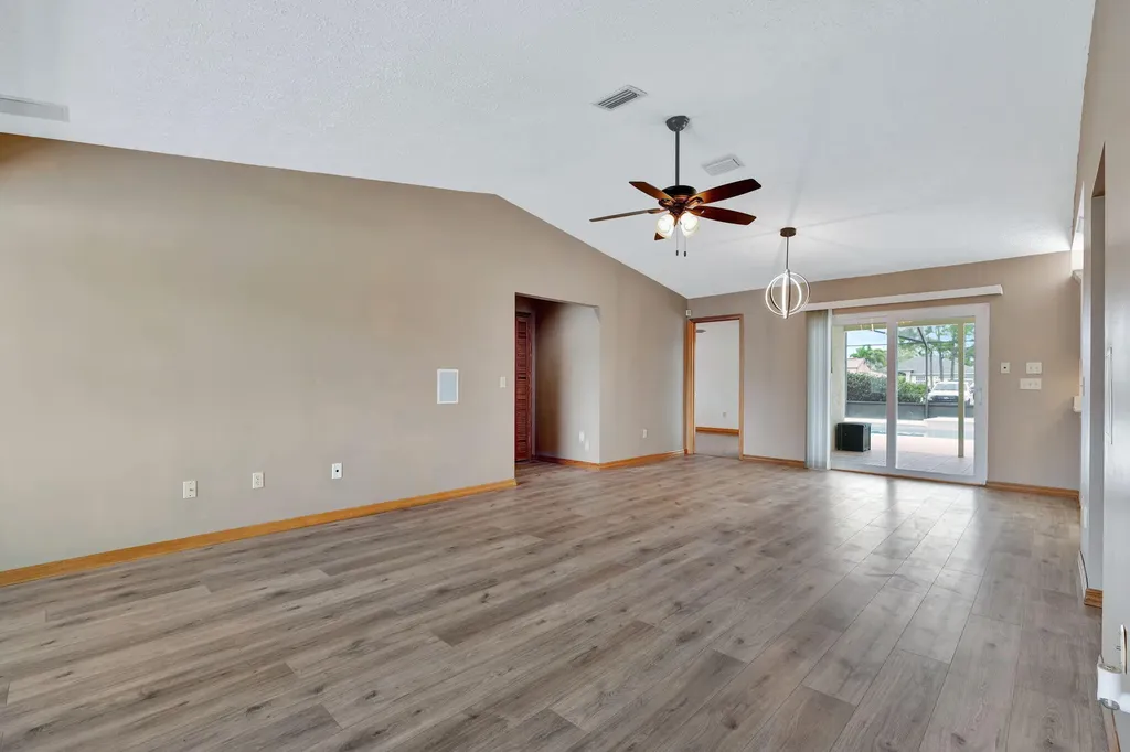 661 SE Crescent Avenue Port St Lucie FL 34984