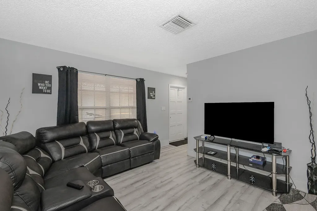 3775 NW 116th Terrace Coral Springs FL 33065