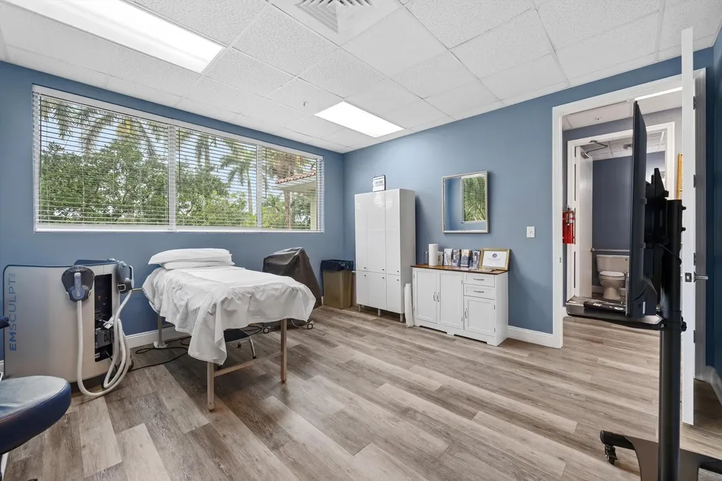 2515 S State Road 7 Wellington FL 33414