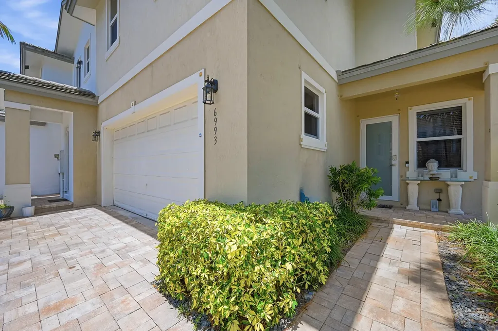 6993 Pines Circle Coconut Creek FL 33073