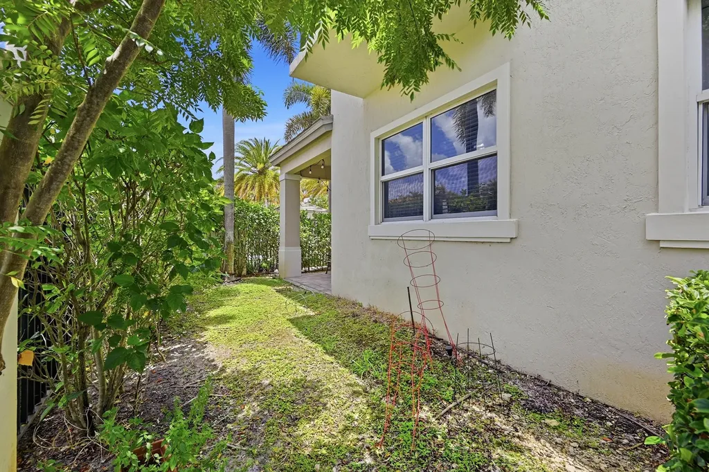 6993 Pines Circle Coconut Creek FL 33073