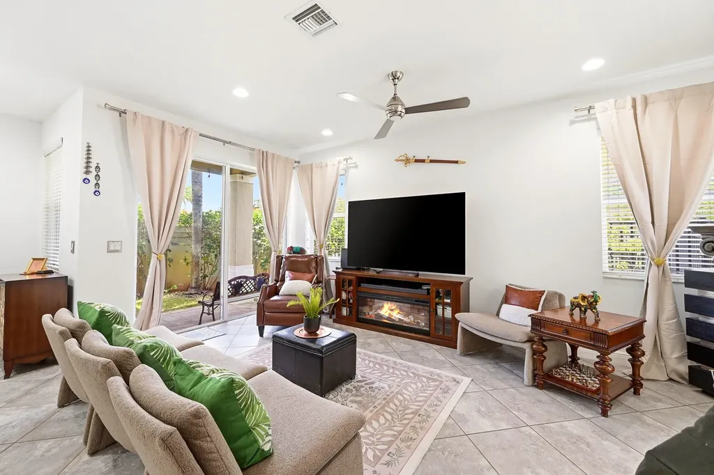 6993 Pines Circle Coconut Creek FL 33073