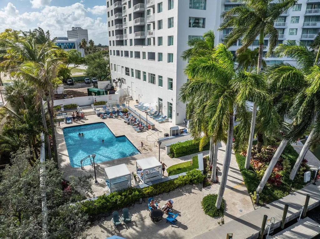 2670 E Sunrise Boulevard Fort Lauderdale FL 33304