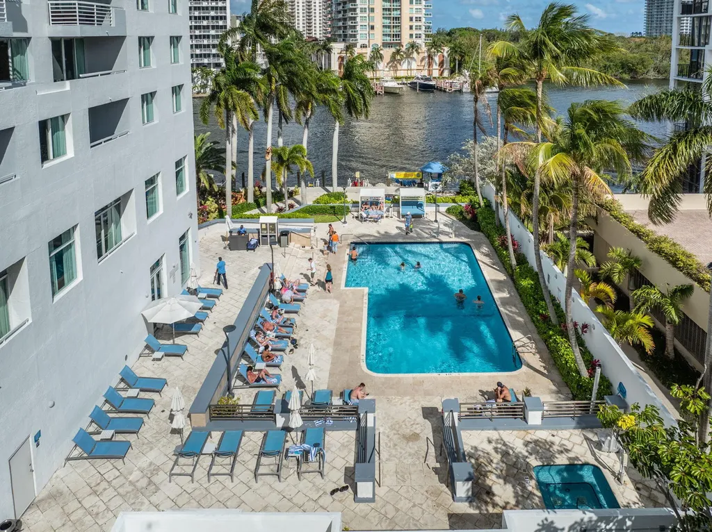 2670 E Sunrise Boulevard Fort Lauderdale FL 33304