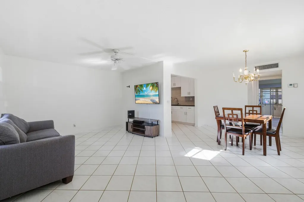249 Burgundy F Delray Beach FL 33484