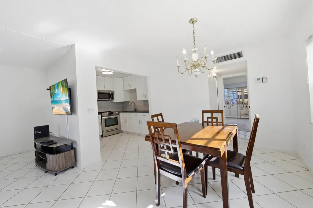 249 Burgundy F Delray Beach FL 33484