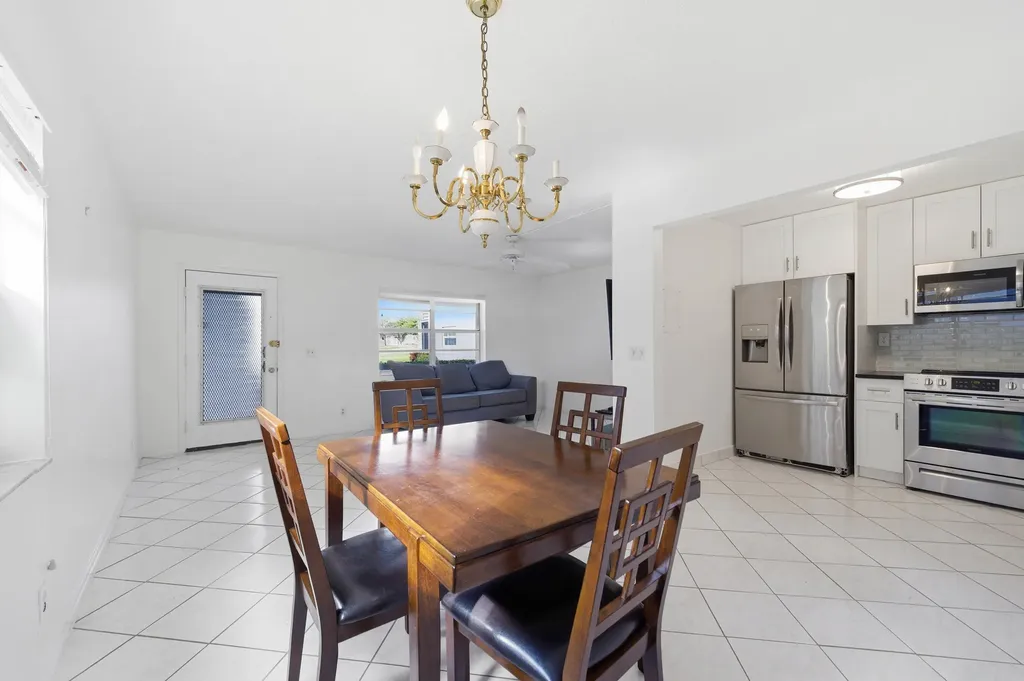 249 Burgundy F Delray Beach FL 33484