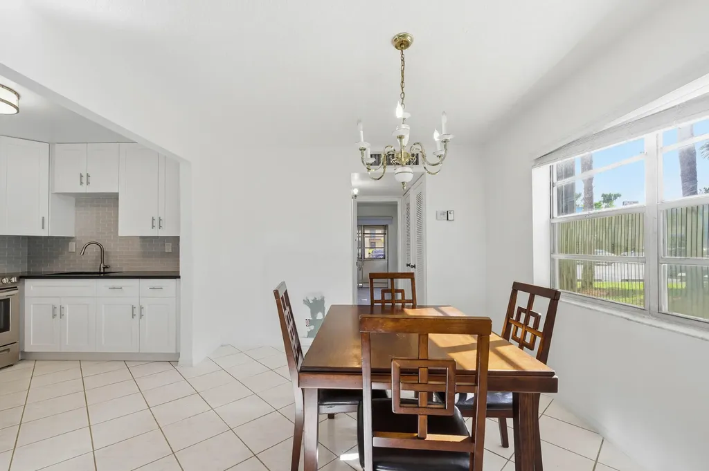 249 Burgundy F Delray Beach FL 33484