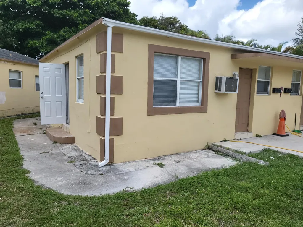 224 N 57th Avenue Hollywood FL 33021