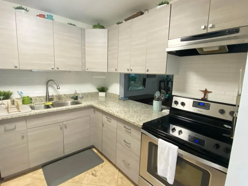 2566 S Garden Drive S Lake Worth FL 33461