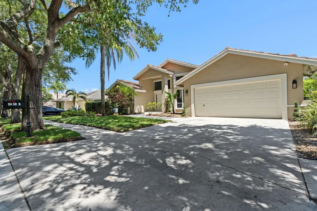 921 Lakewood Court Weston FL 33326