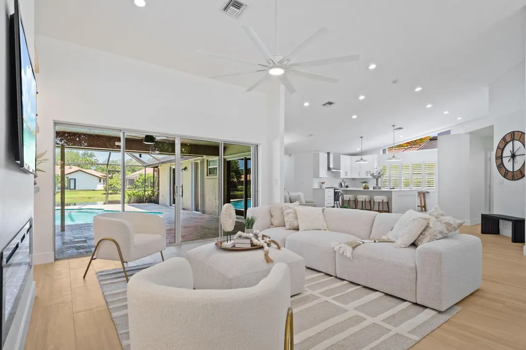 921 Lakewood Court Weston FL 33326