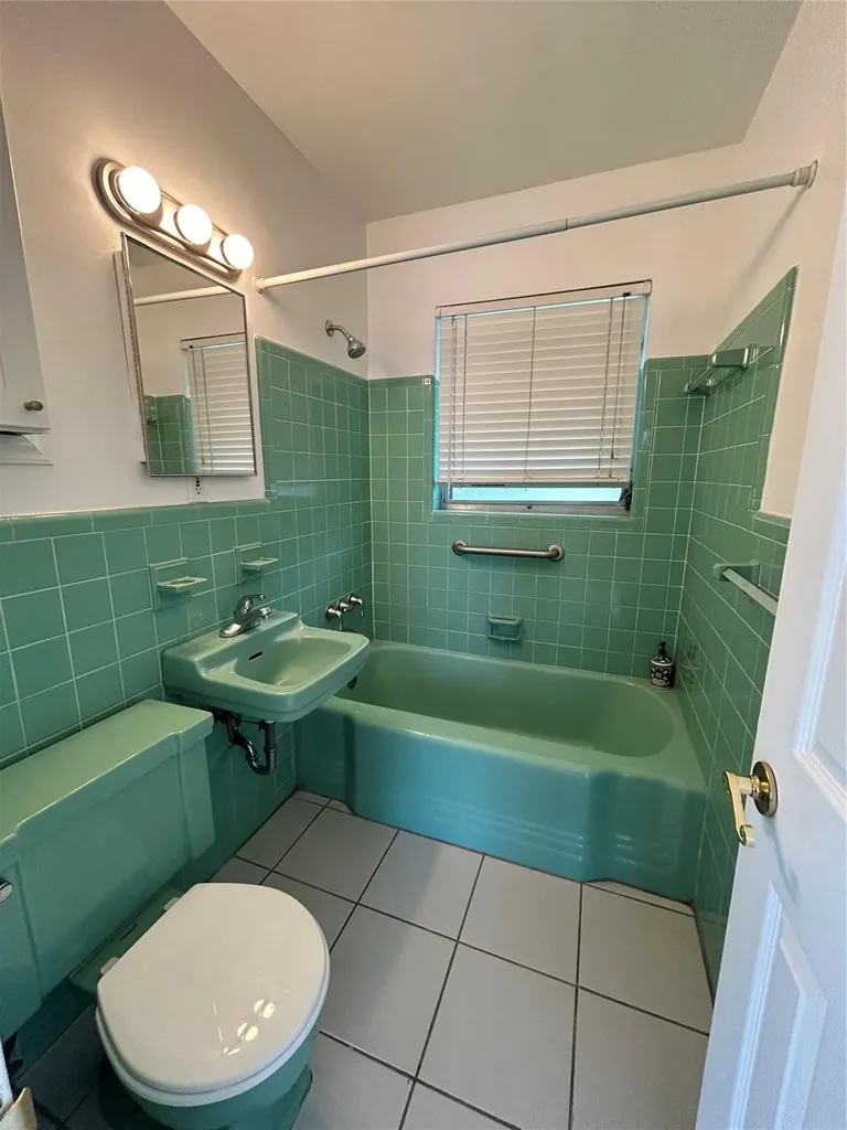 77 Hendricks Isle Fort Lauderdale FL 33301