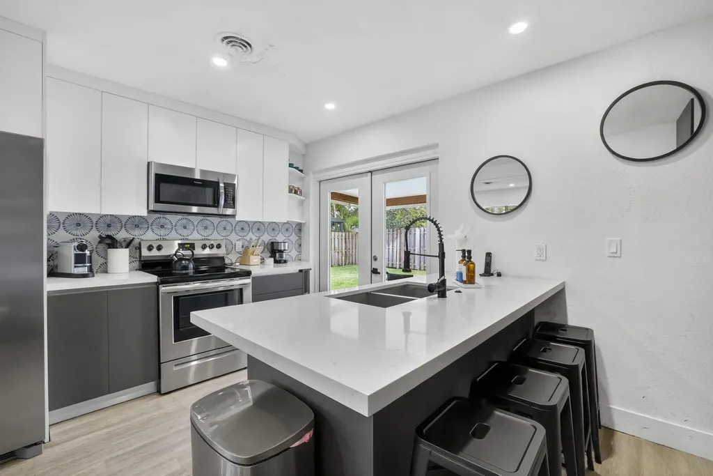 4601 NE 4th Avenue Fort Lauderdale FL 33334
