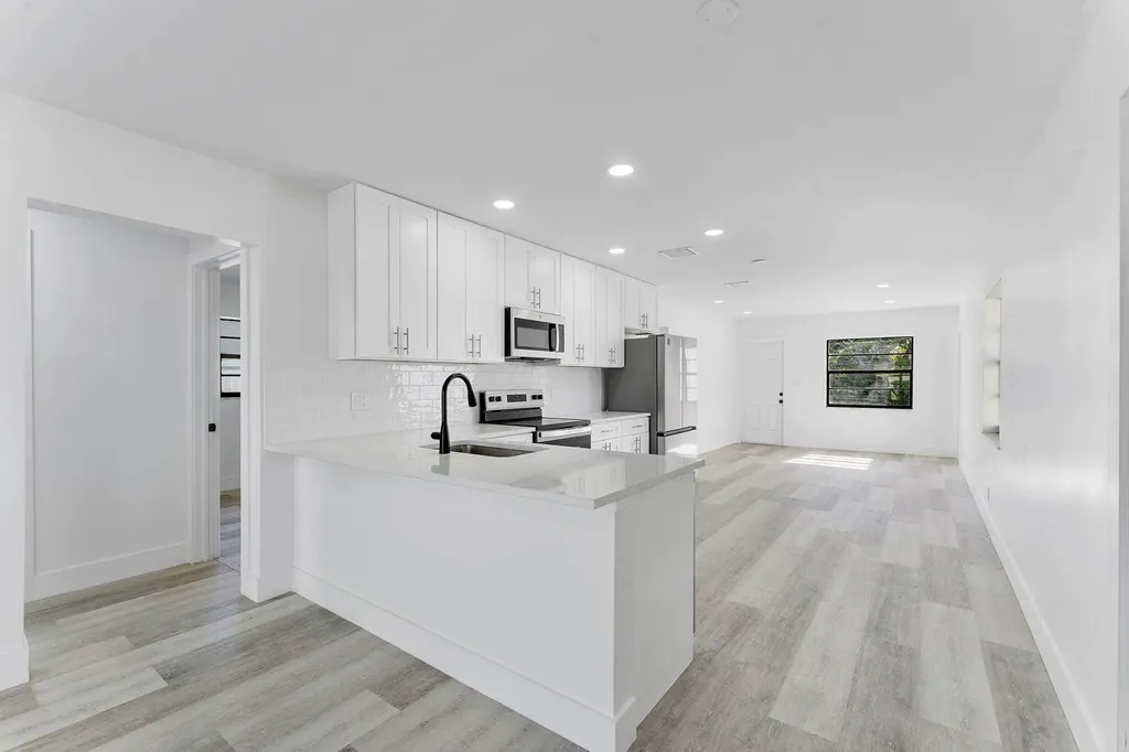 481 NW 2nd Terrace Deerfield Beach FL 33441