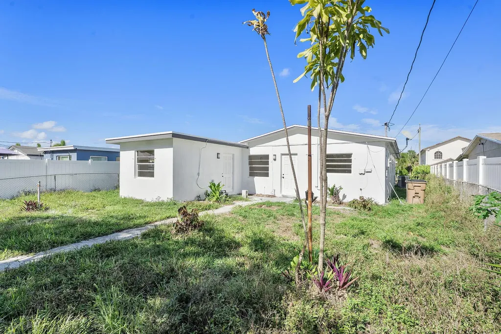 481 NW 2nd Terrace Deerfield Beach FL 33441