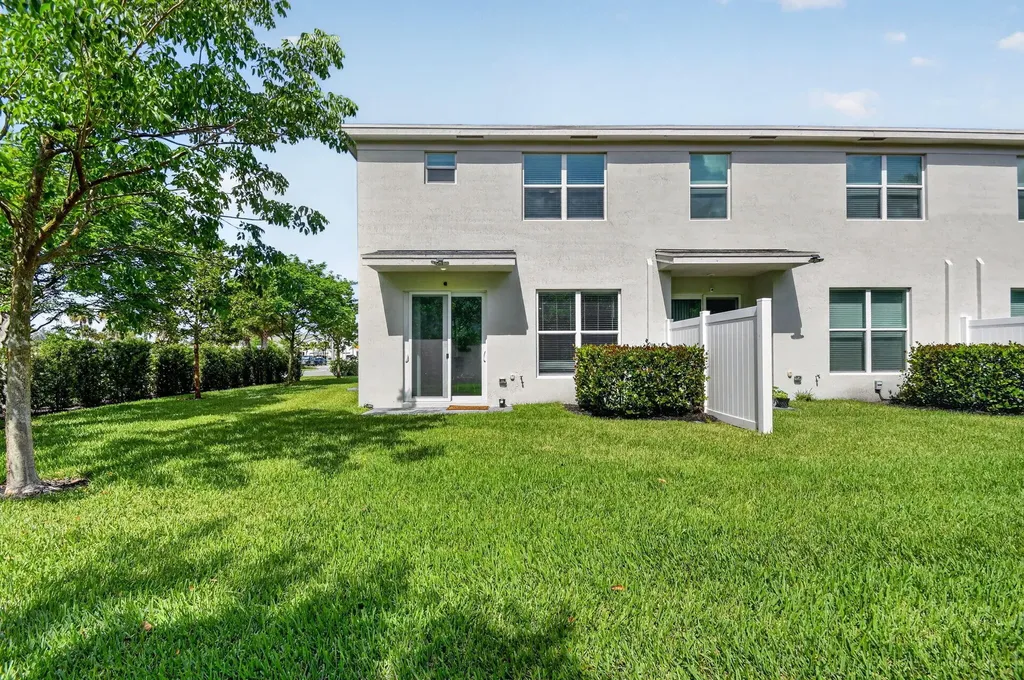 4325 Pond Lily Lane Lake Worth FL 33467