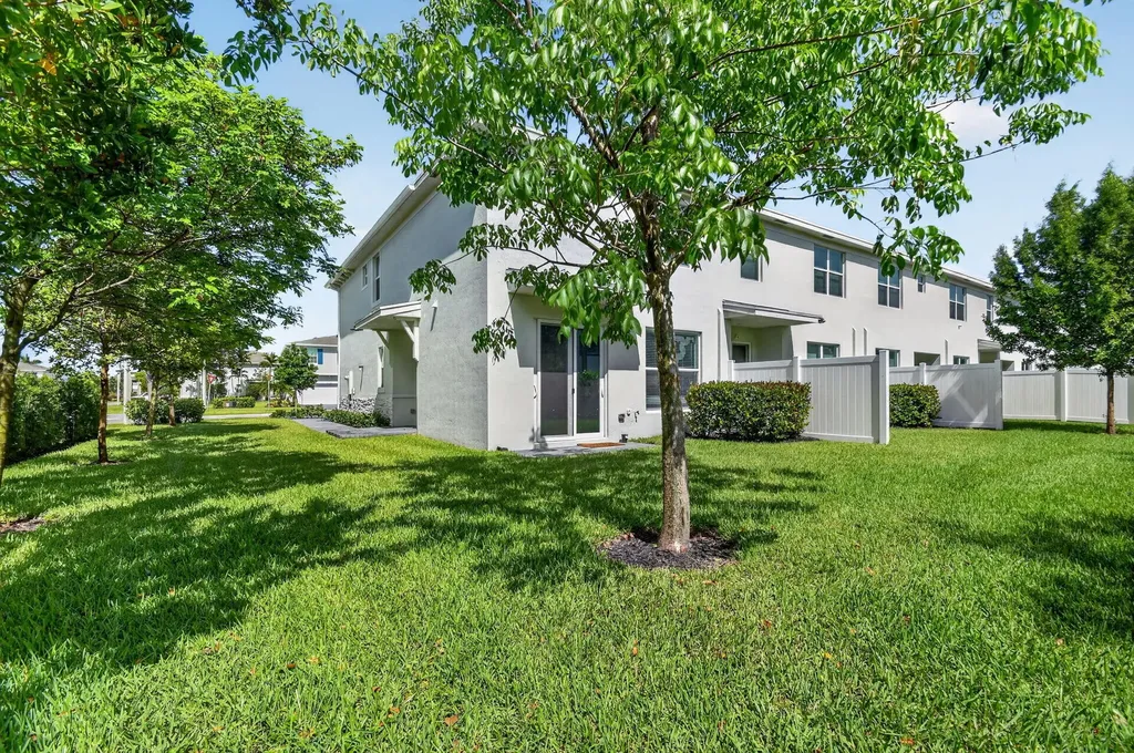 4325 Pond Lily Lane Lake Worth FL 33467