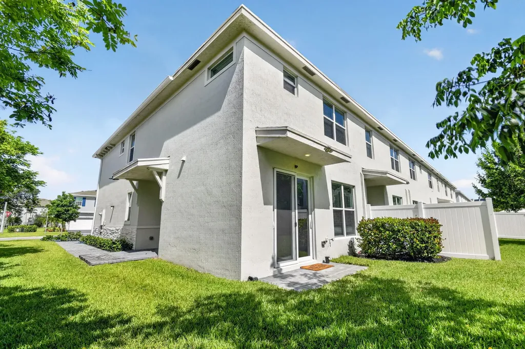 4325 Pond Lily Lane Lake Worth FL 33467