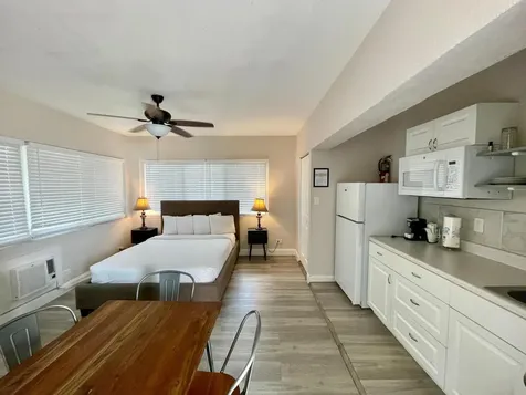 828 NE 17th Avenue Fort Lauderdale FL 33304