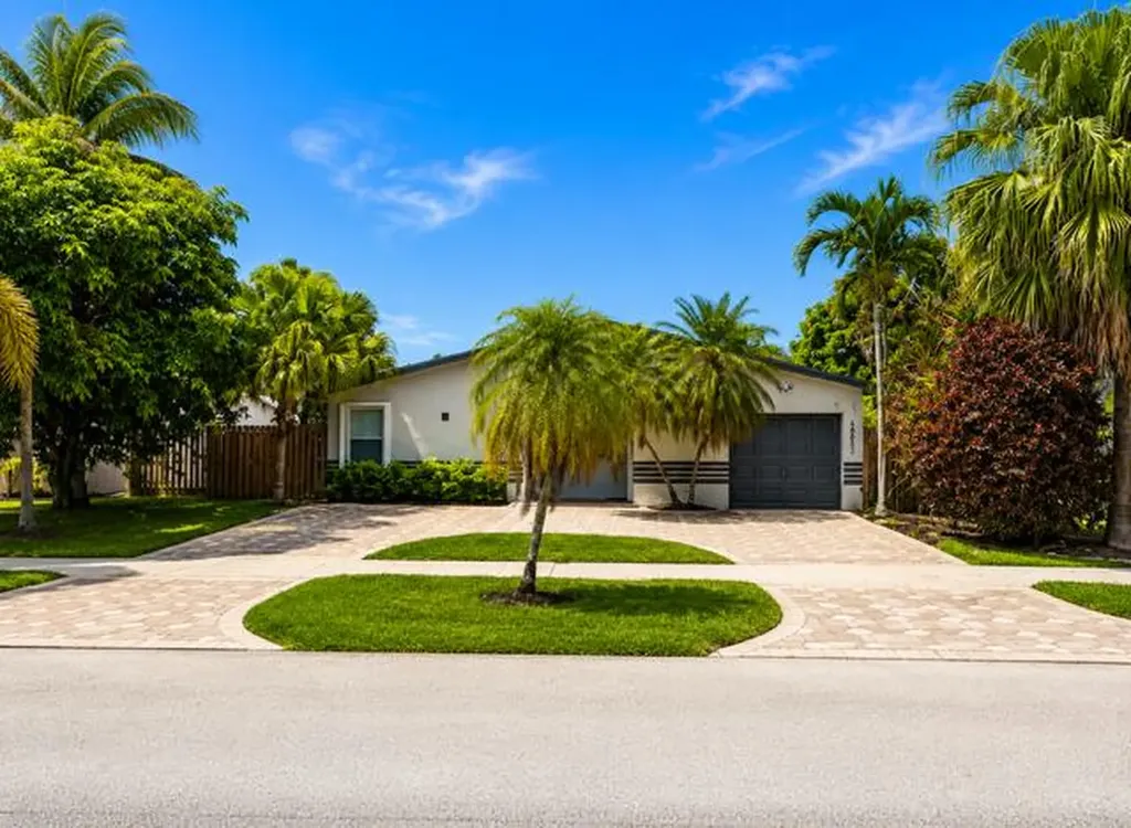 4683 NW 99th Terrace Sunrise FL 33351