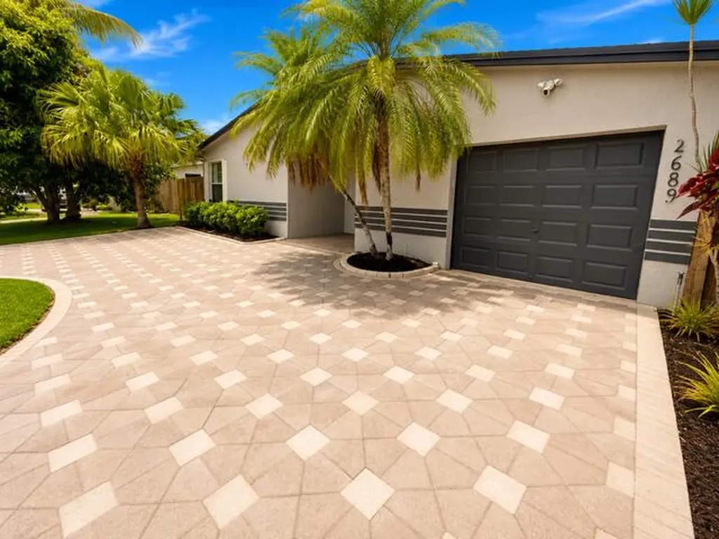 4683 NW 99th Terrace Sunrise FL 33351