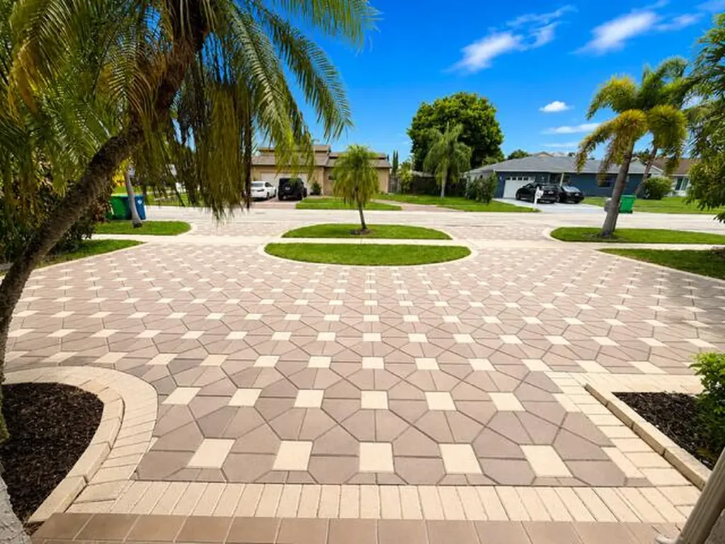 4683 NW 99th Terrace Sunrise FL 33351
