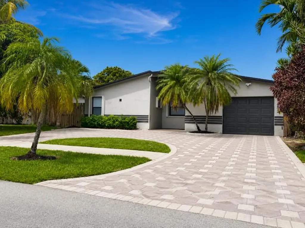 4683 NW 99th Terrace Sunrise FL 33351