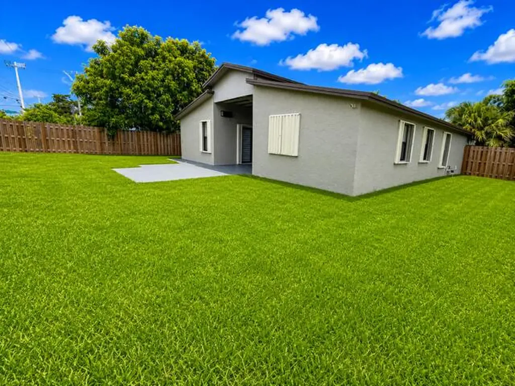 4683 NW 99th Terrace Sunrise FL 33351