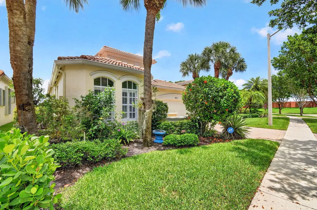 8553 E Via Grande E Wellington FL 33411