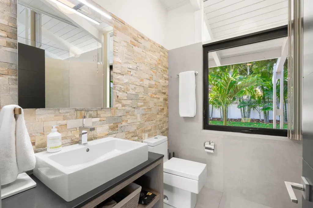 1425 Middle River Drive Fort Lauderdale FL 33304