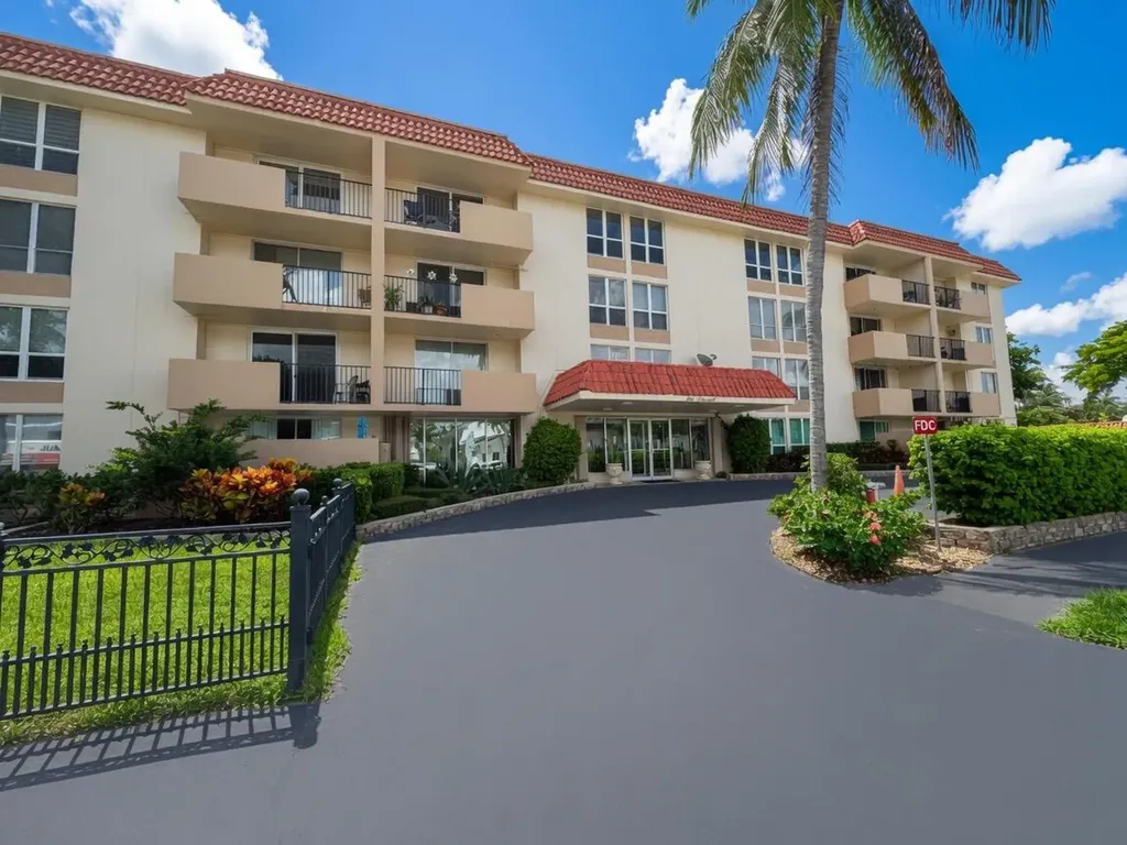 1000 Spanish River Road Boca Raton FL 33432