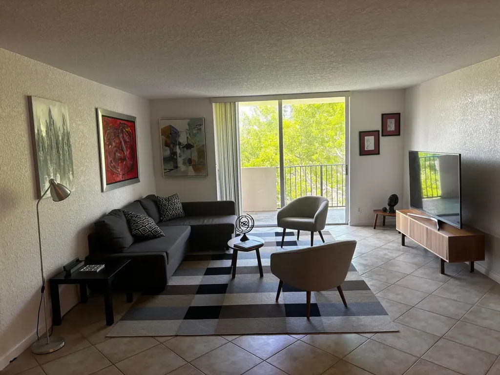 1000 Spanish River Road Boca Raton FL 33432