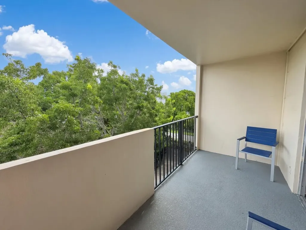 1000 Spanish River Road Boca Raton FL 33432