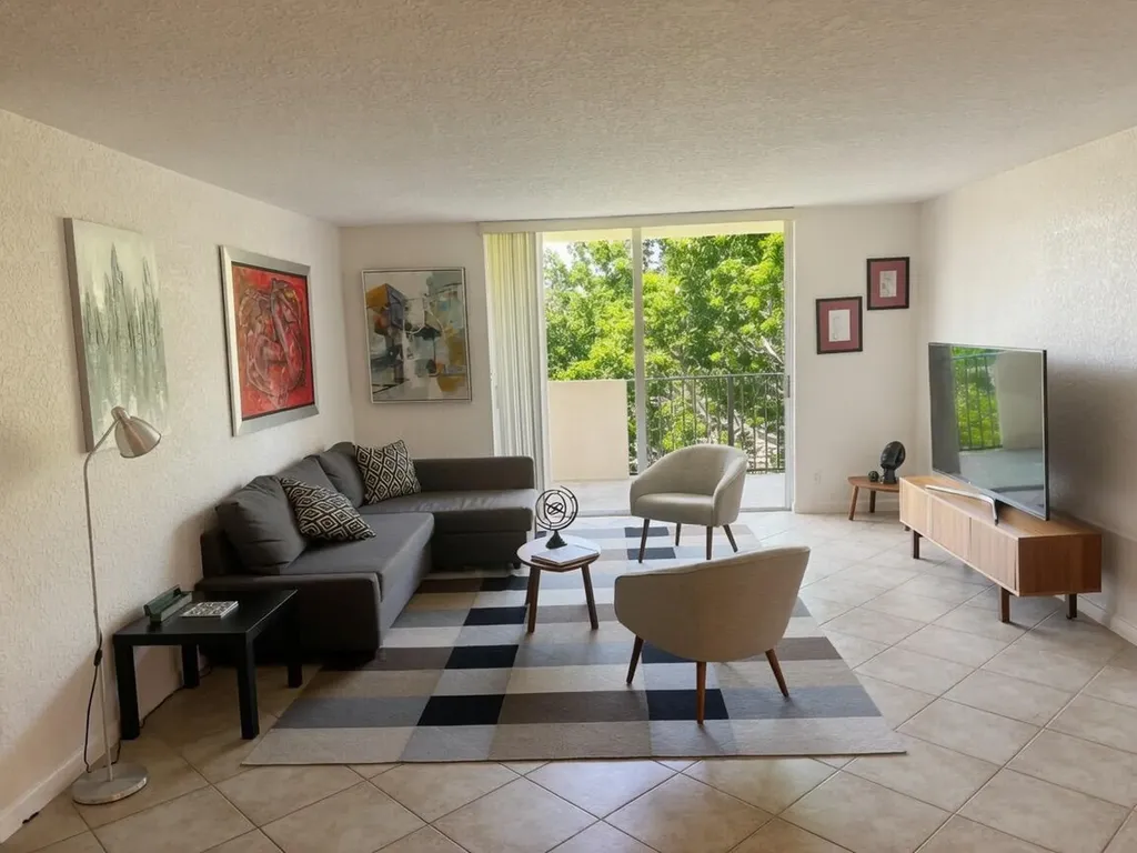 1000 Spanish River Road Boca Raton FL 33432